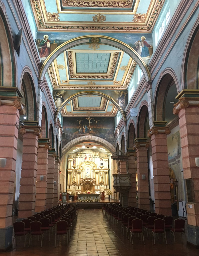 Photo of Gilded ceilings and altars in the Old Cathedral in Cuenca